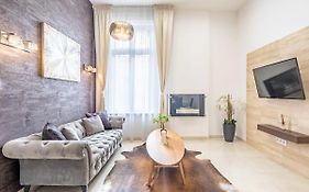 Splendid Perfectly Located Flat With Sauna