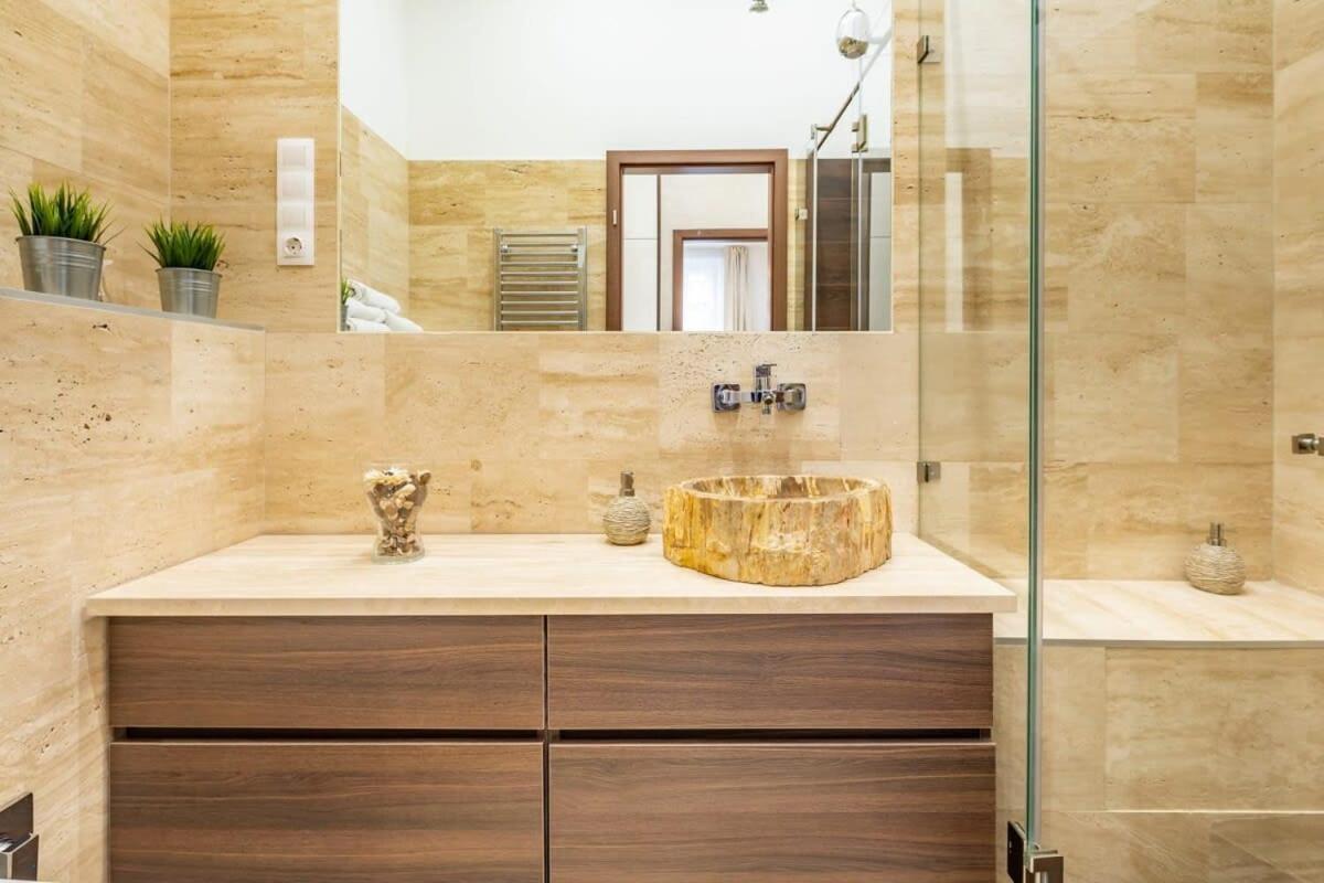 Splendid Perfectly Located Flat With Sauna Apartment Budapest Exterior photo