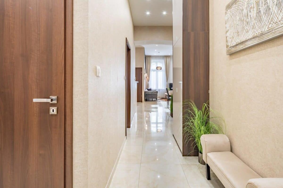 Splendid Perfectly Located Flat With Sauna Apartment Budapest Exterior photo